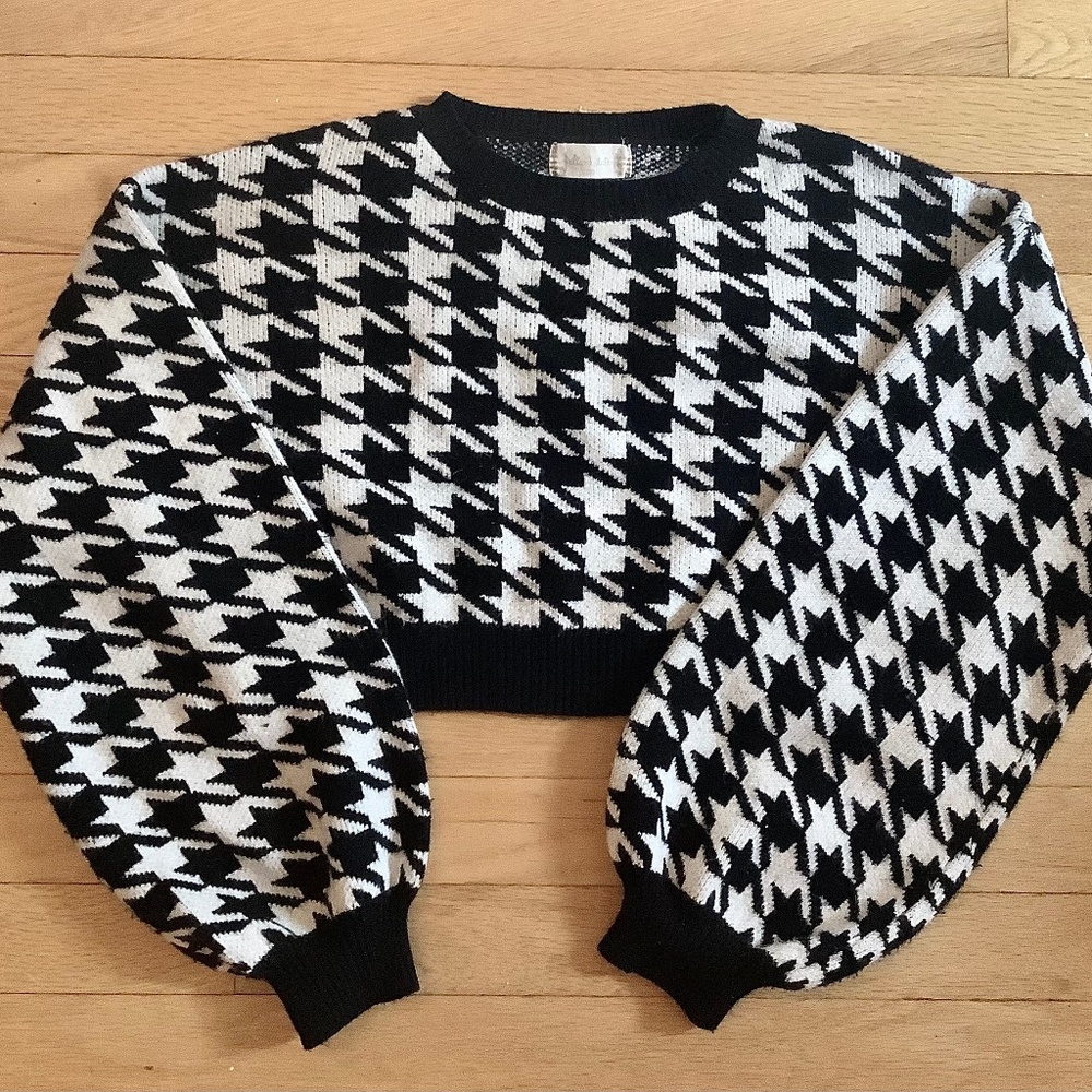 Altar’d State Black and White Houndstooth Sweater Size: XS